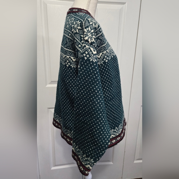 Vintage L.L. Bean deep green, white, and red wool pullover sweater - Picture 8 of 9